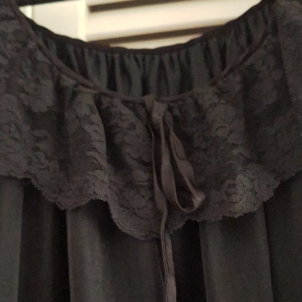 Elegant Black Vintage Nightgown By Jenelle of California - Picture 4 of 10